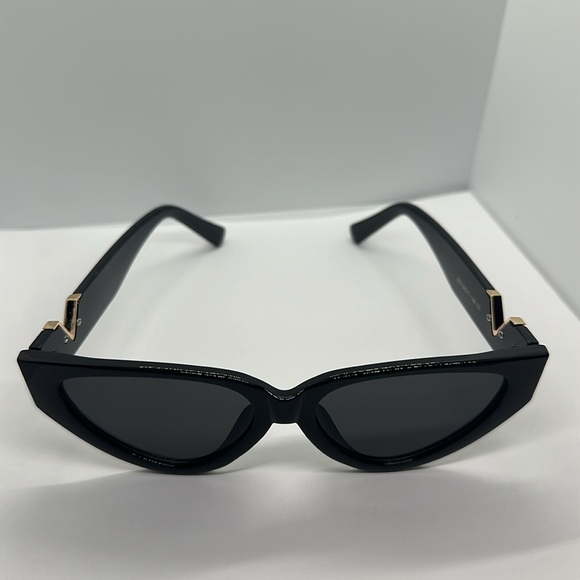 Black Cat Eye Sunglasses Gold V Detail UV Protection Trendy Chic Sunnies main image 11